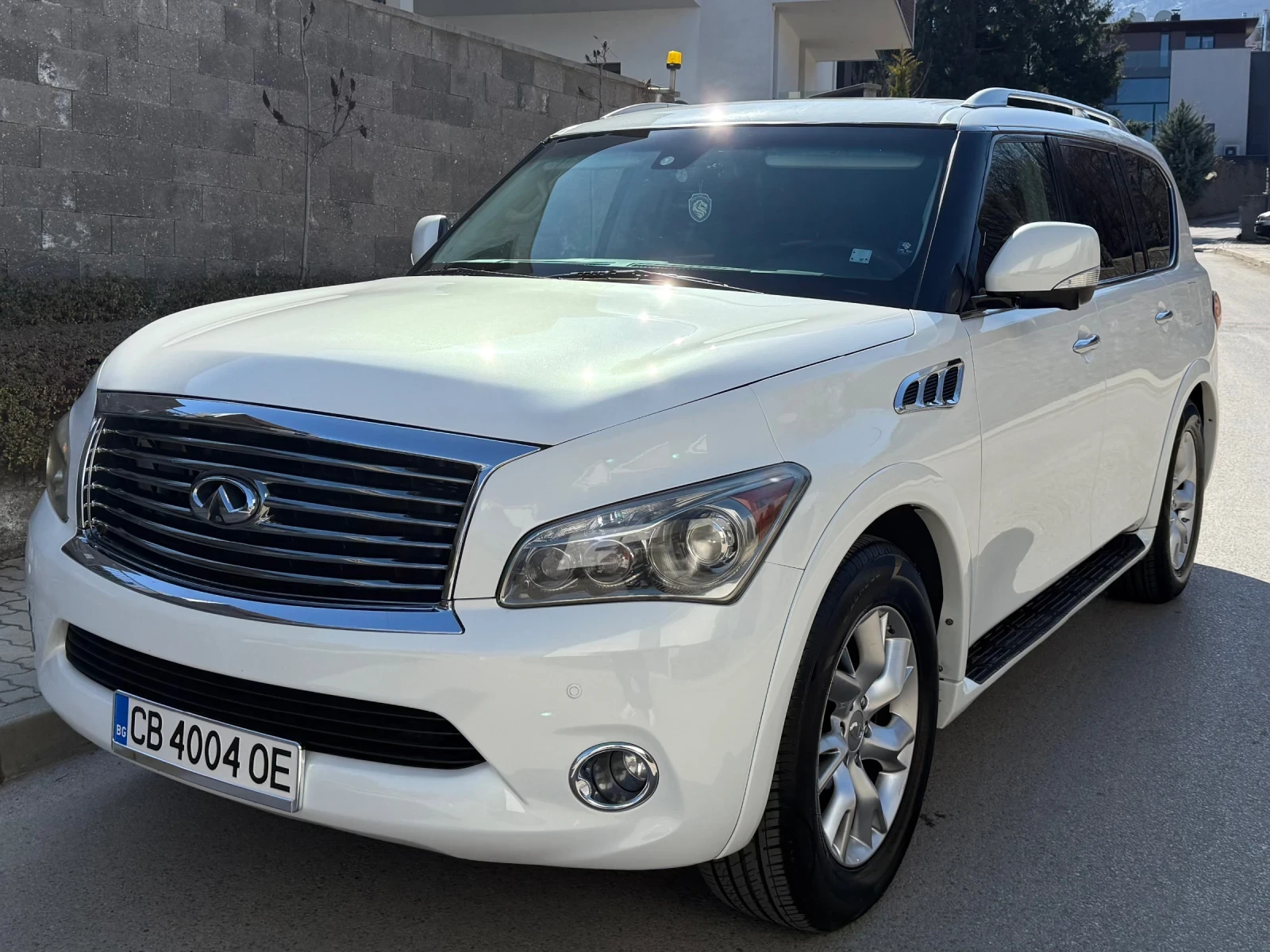 Infiniti QX56