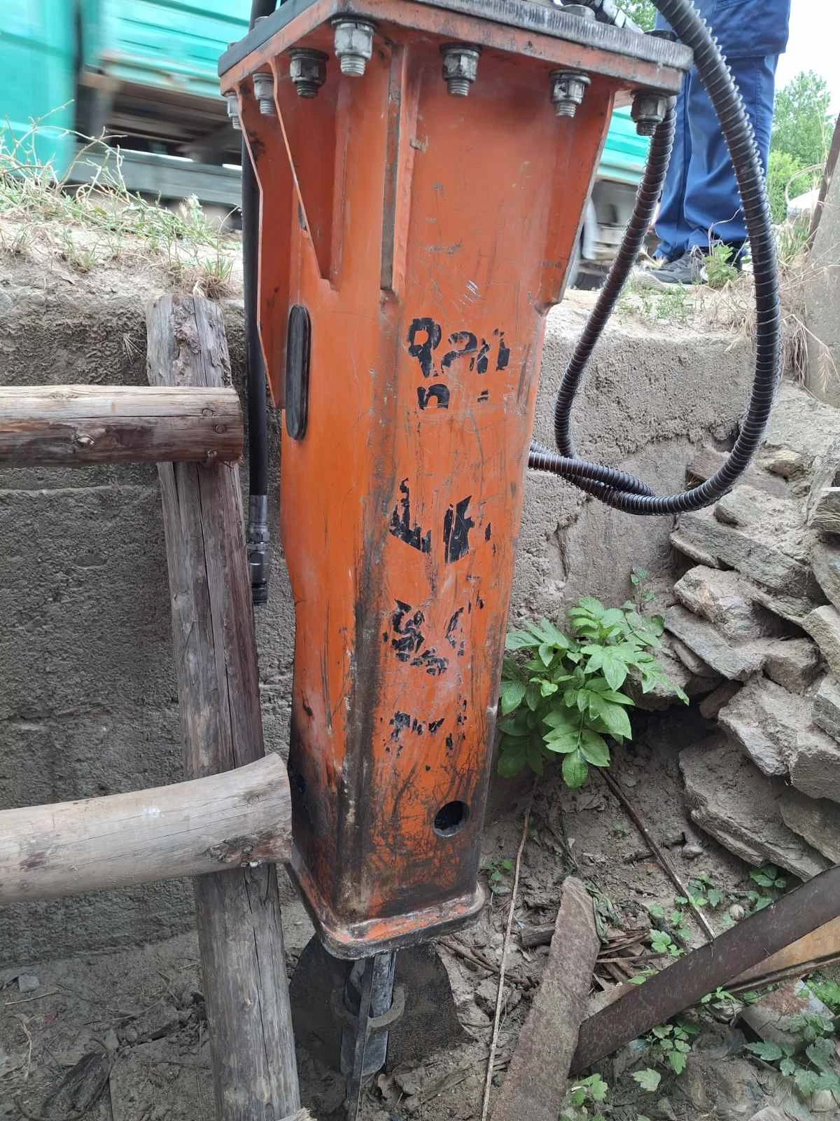 Допълнително оборудване Хидравличен чук Rammer R04P