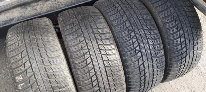 Гуми Зимни 235/45R18, снимка 2 - Гуми и джанти - 31997185