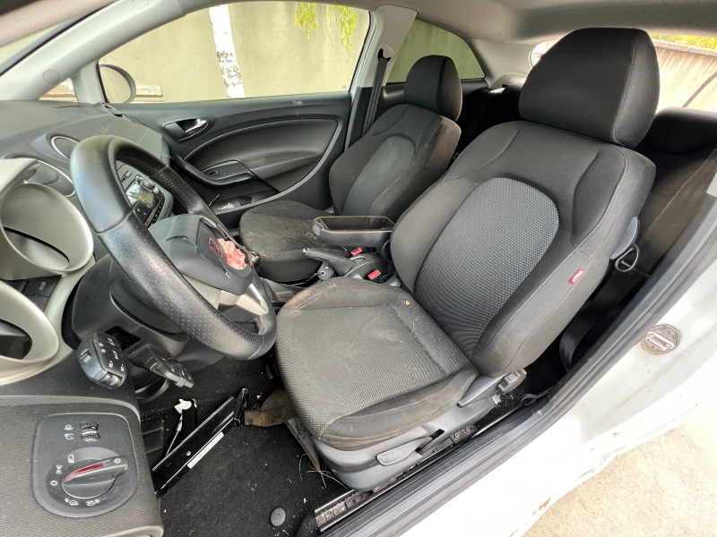 Seat Ibiza 1.6, снимка 7 - Автомобили и джипове - 38530709