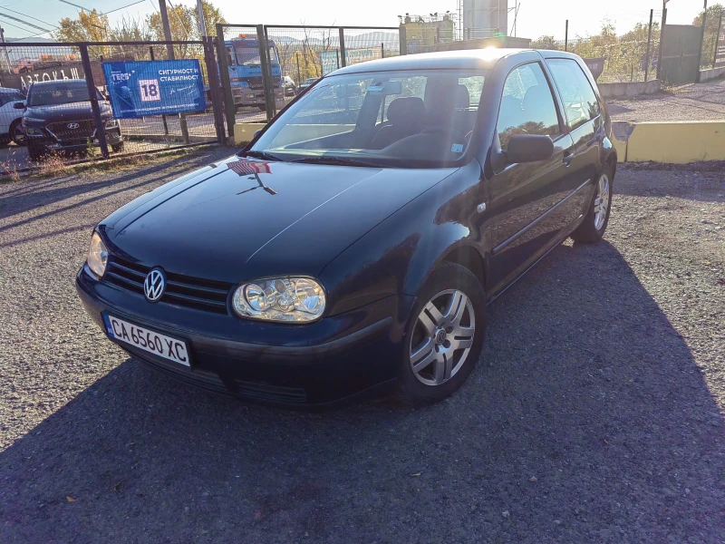 VW Golf, снимка 1 - Автомобили и джипове - 47645892