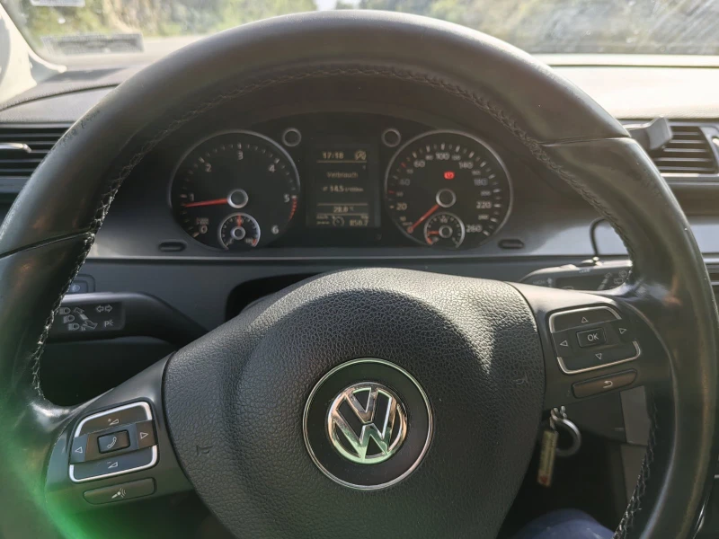 VW Passat, снимка 12 - Автомобили и джипове - 47751926