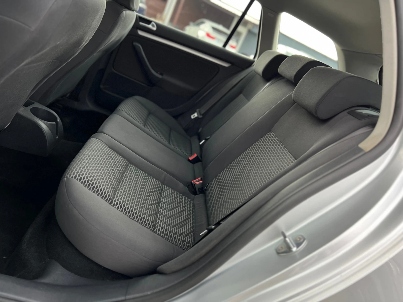 VW Golf 1.6TDI 105кс ПОДГРЕВ  | Mobile.bg — изображение 13