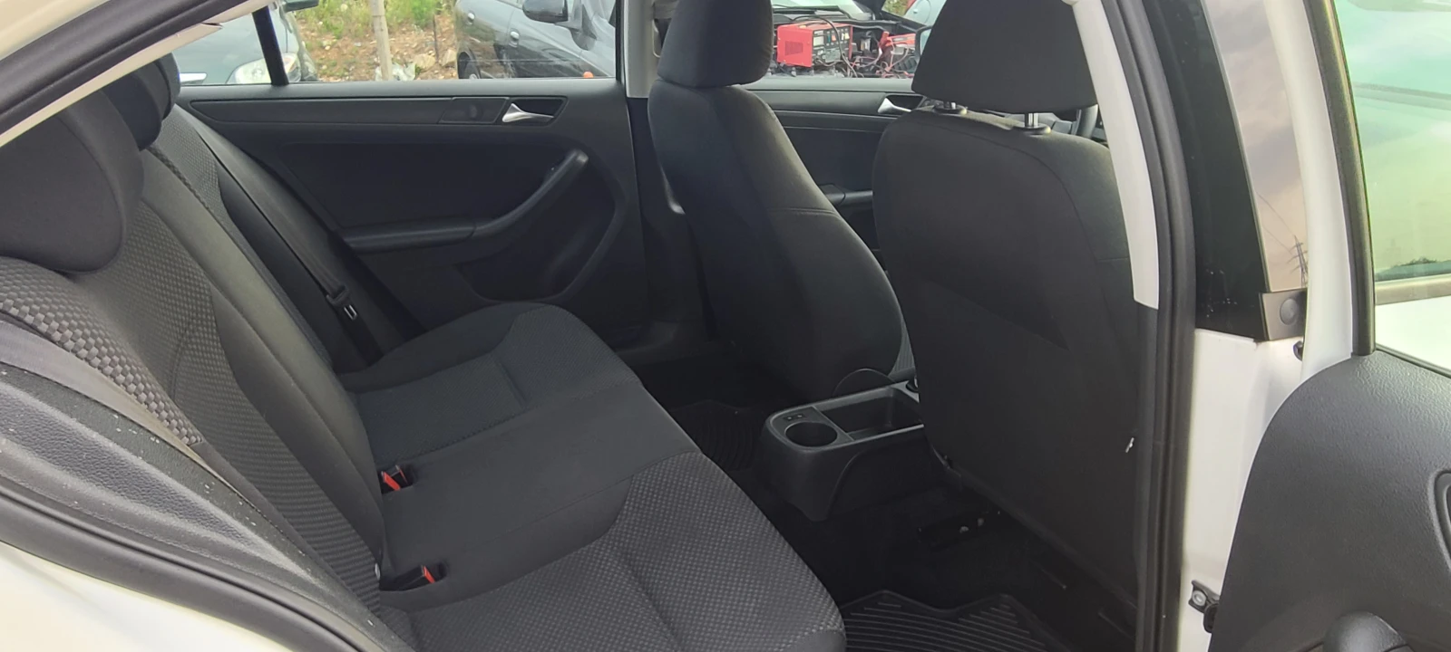 VW Jetta 2.0i auto, снимка 14 - Автомобили и джипове - 52572284