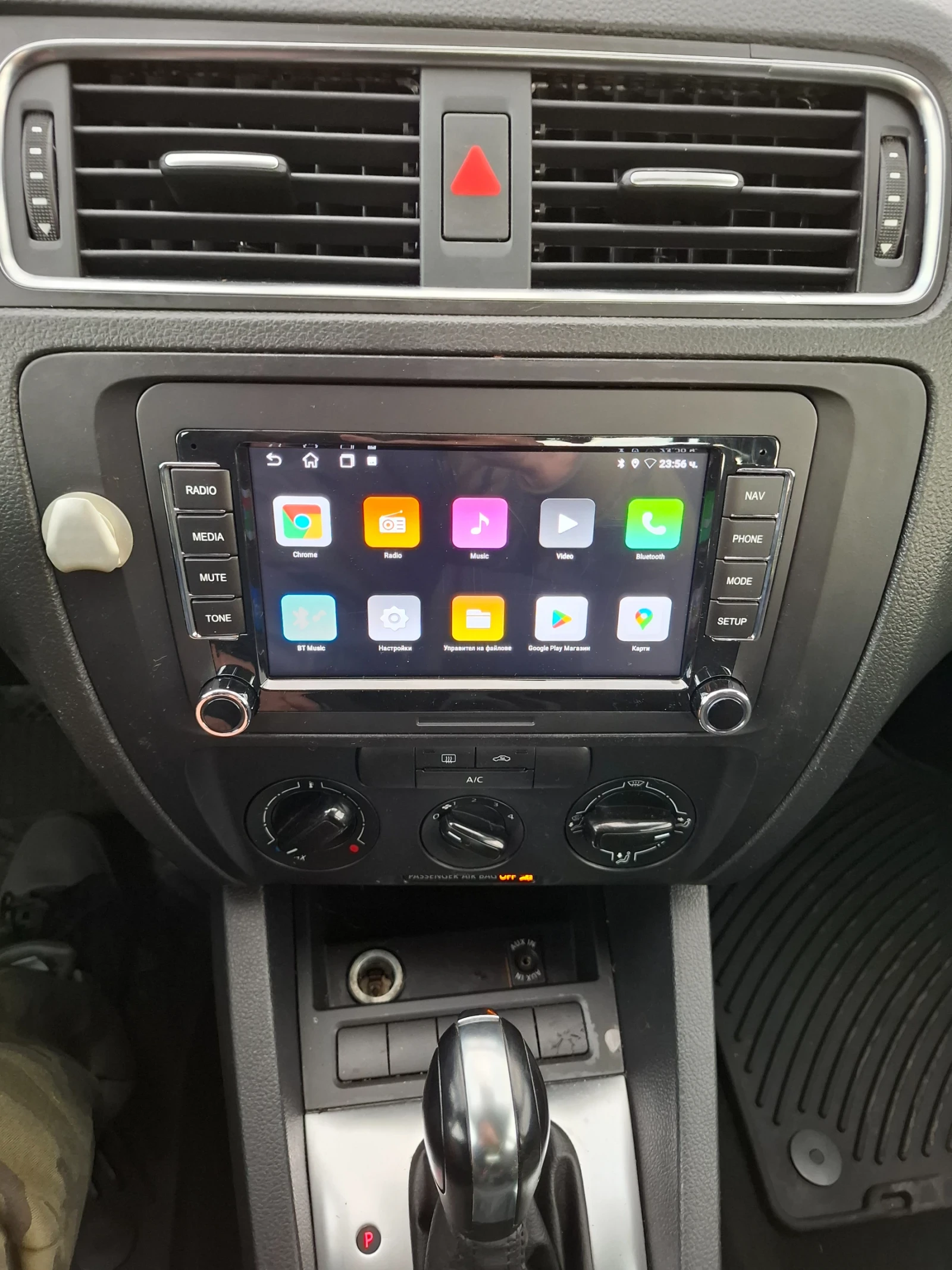 VW Jetta 2.0i Auto Navi..., снимка 13 - Автомобили и джипове - 52572284