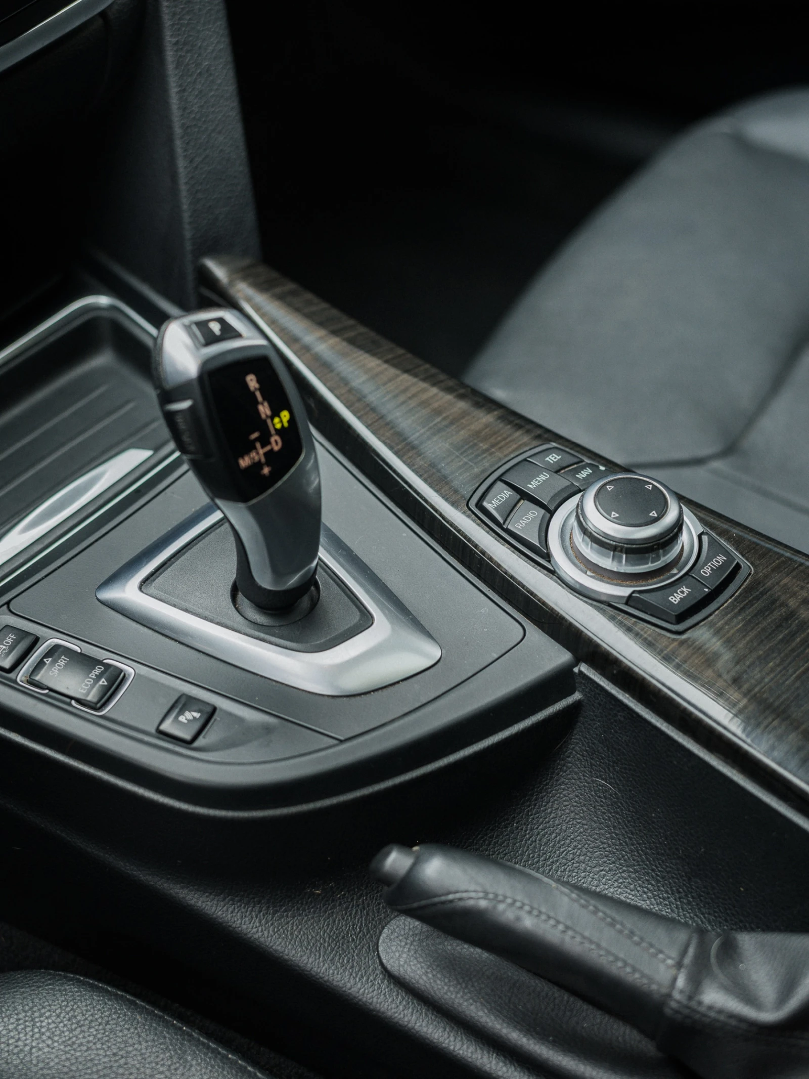 BMW 320 F30 320i, 184 к.с., AUTOMAT, HUD, сменени вериги - изображение 10