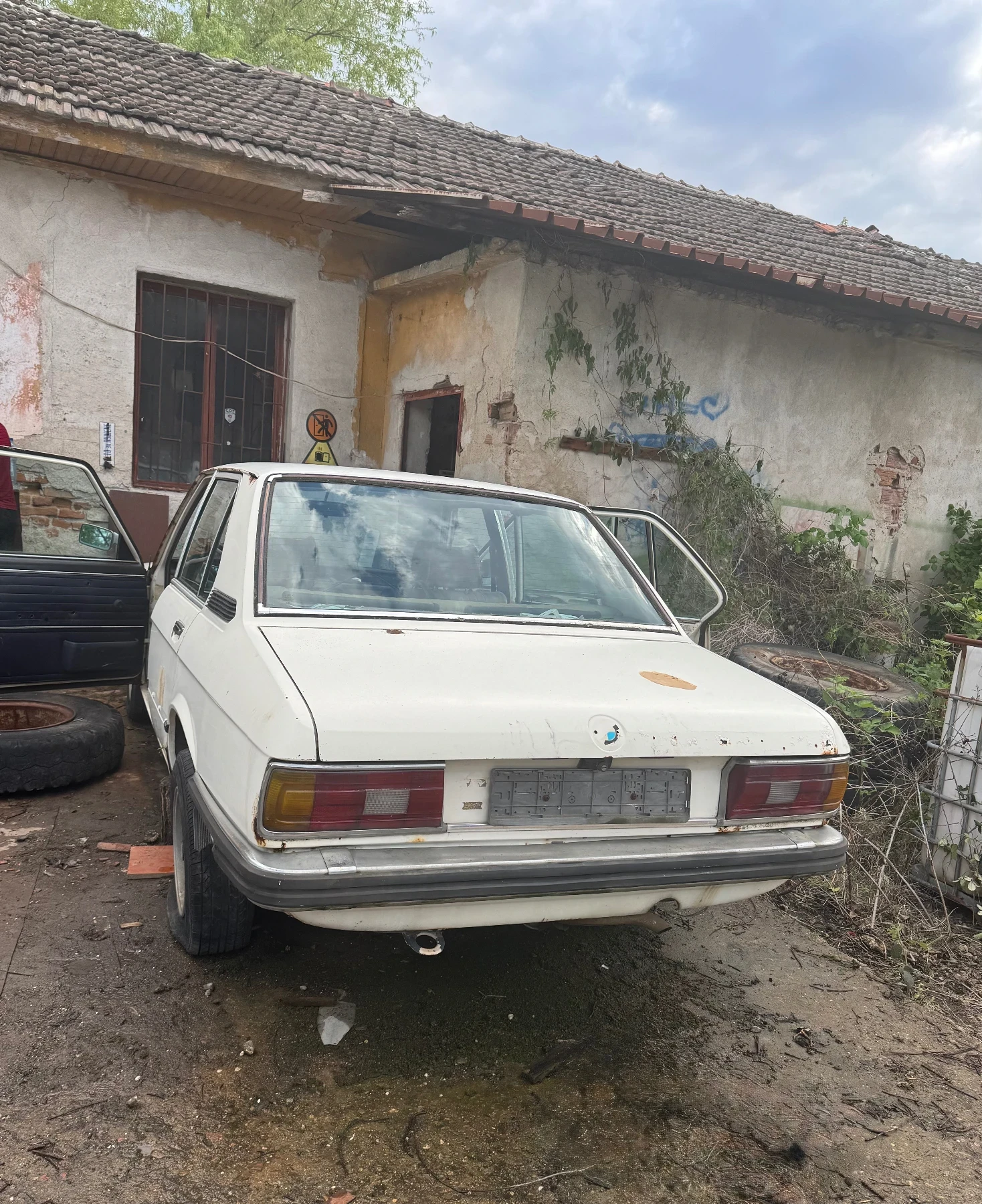 BMW 518 BMW 518 i e12 - изображение 3