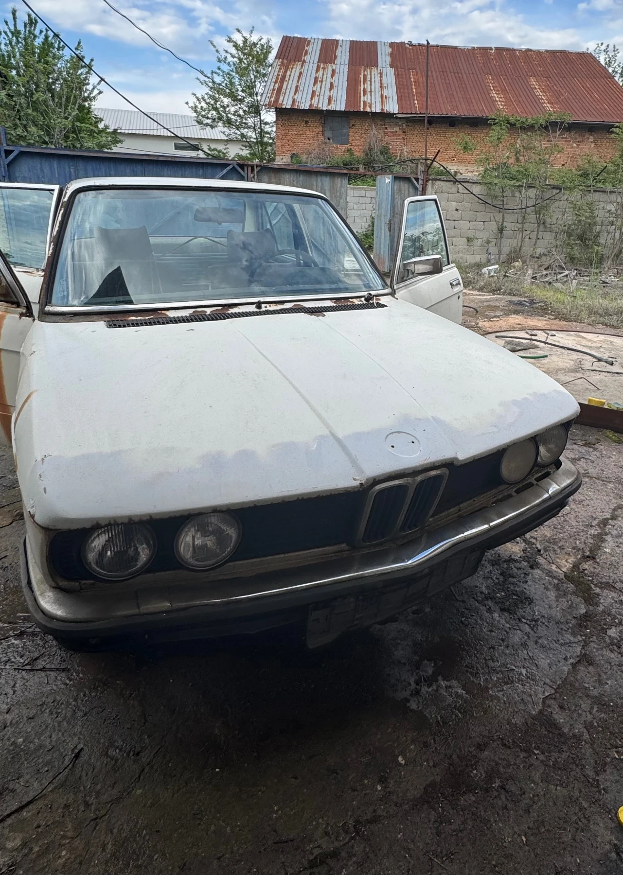 BMW 518 BMW 518 i e12 - изображение 2