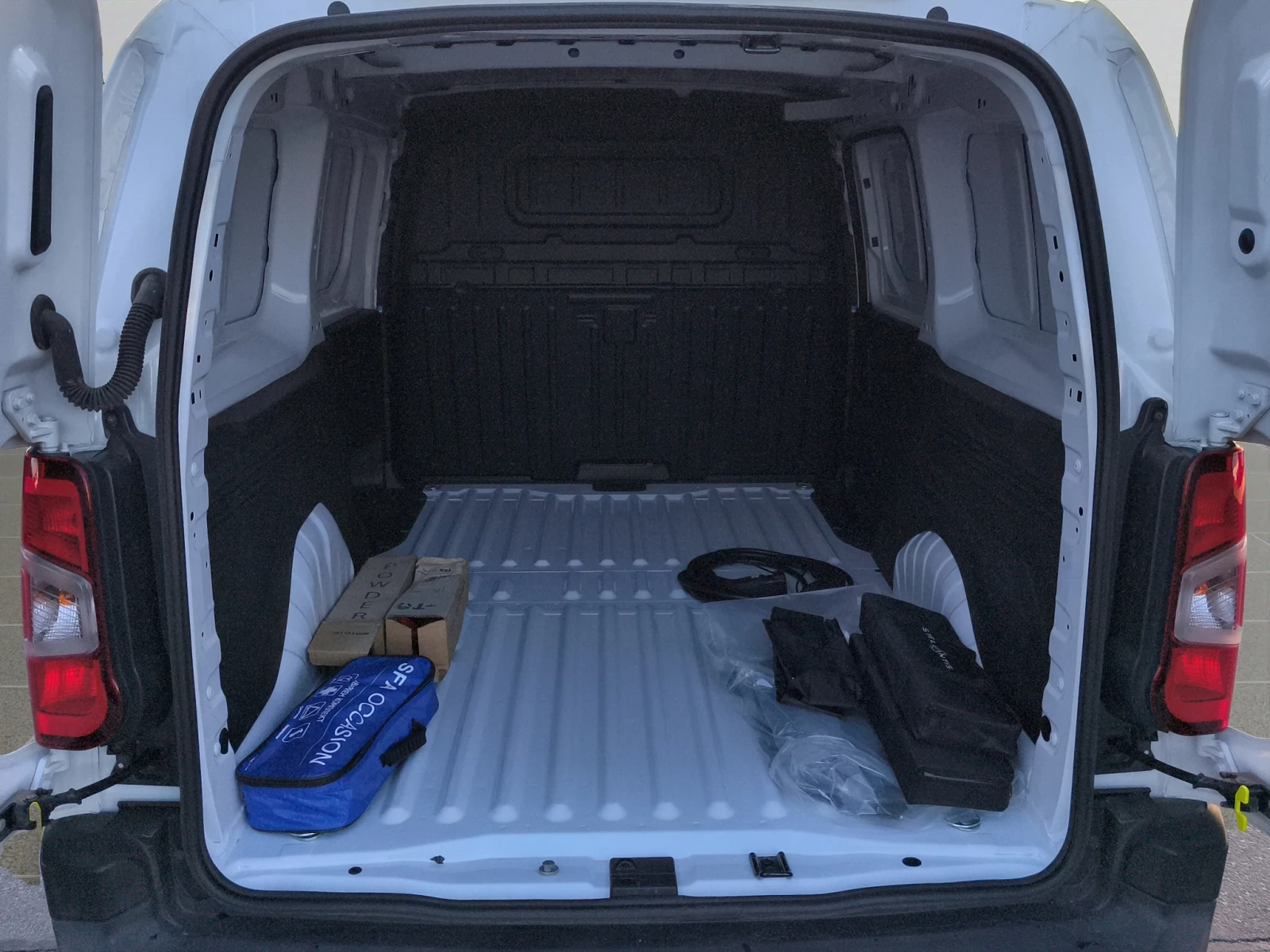 Peugeot Partner Long 950 PREMIUM 100kW Batterie 50kWh // 2411R11 | Mobile.bg � ����������� 14