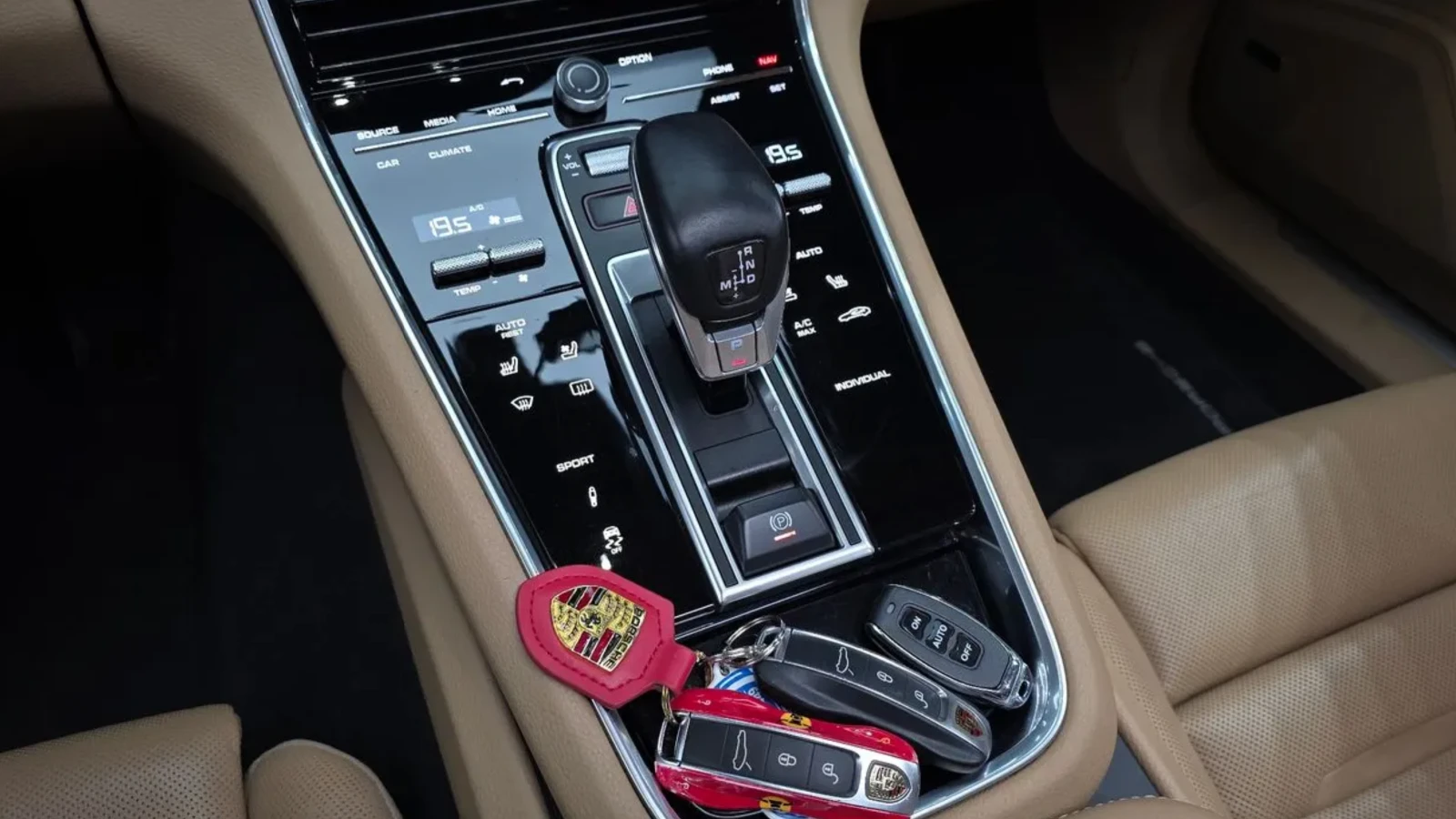 Porsche Panamera 3.0 AWD/ BOSE / 360 CAM / ОБДУХ , снимка 11 - Автомобили и джипове - 54791205