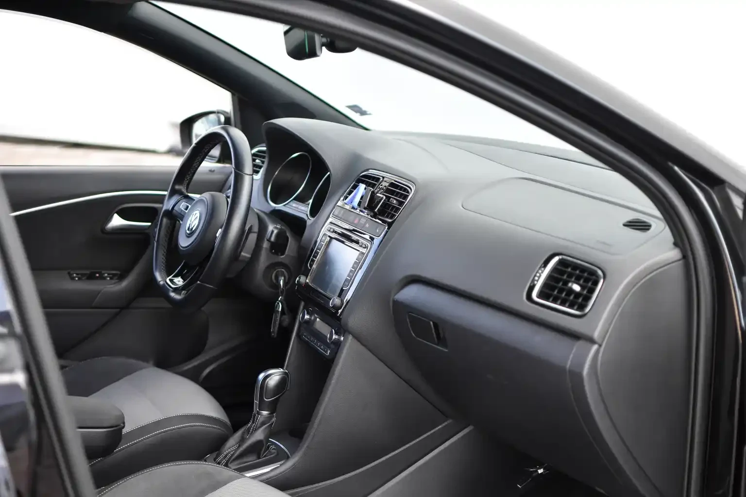 VW Polo R-Line WRC , снимка 14 - Автомобили и джипове - 54883923