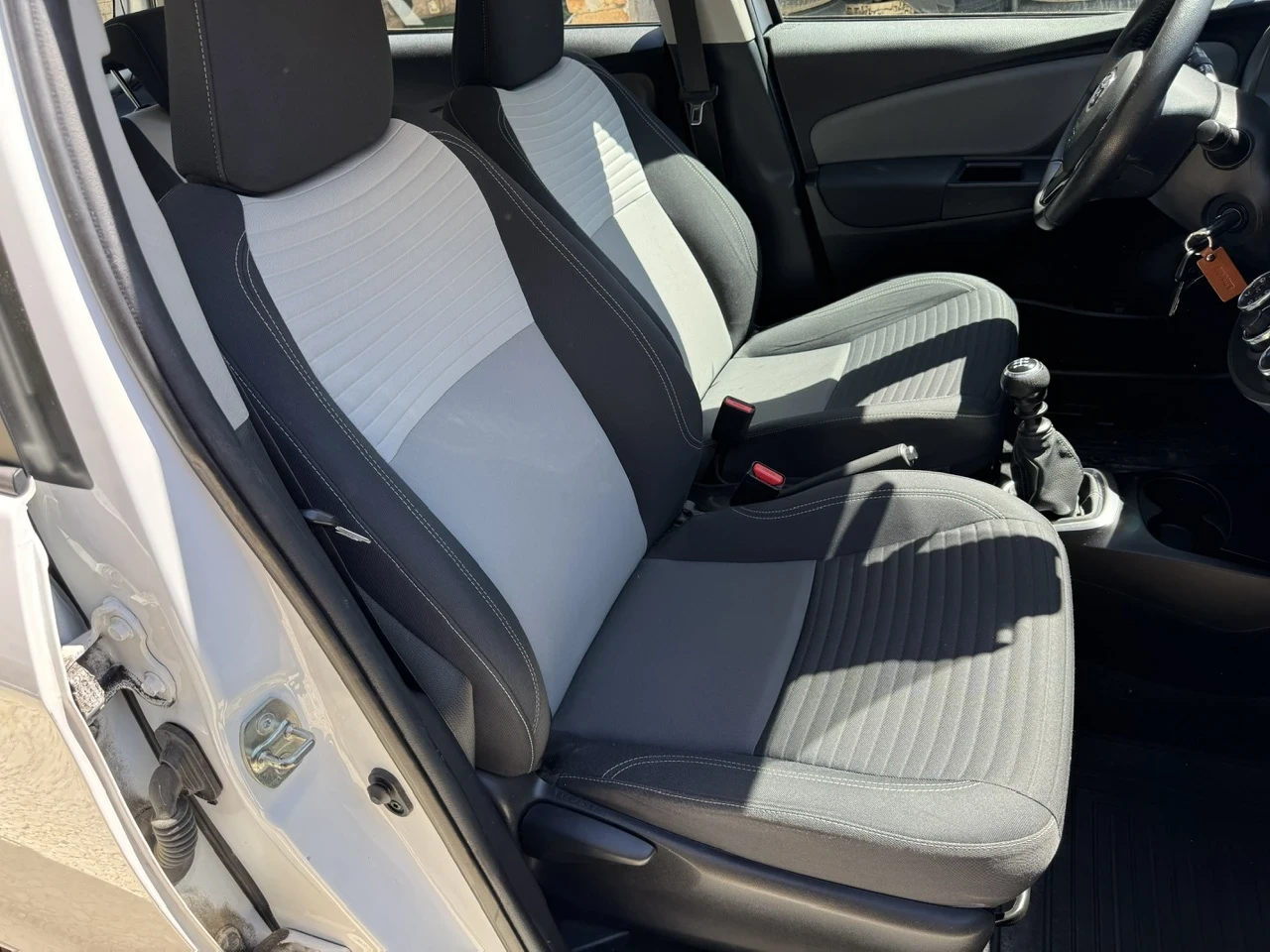 Toyota Yaris 1.5i Facelift/Multimedia/Камера, снимка 12 - Автомобили и джипове - 54942532