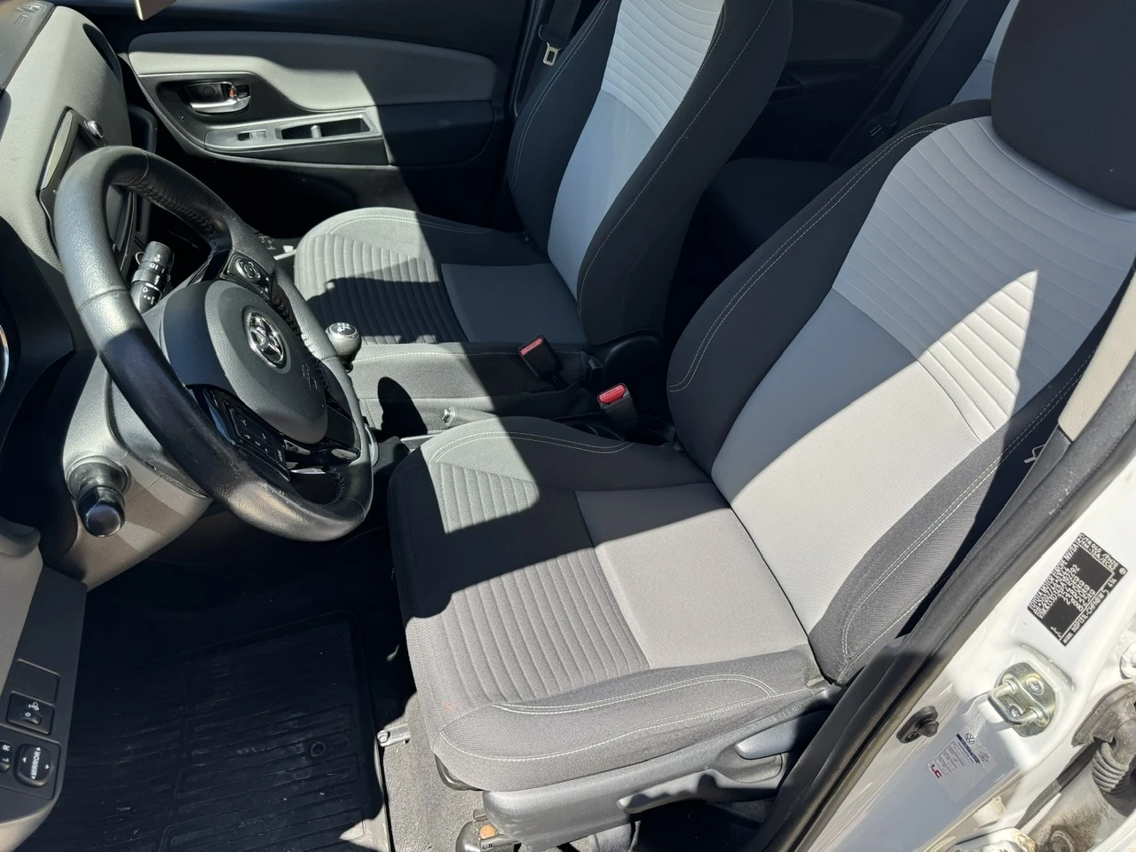 Toyota Yaris 1.5i Facelift/Multimedia/Камера, снимка 9 - Автомобили и джипове - 54942532