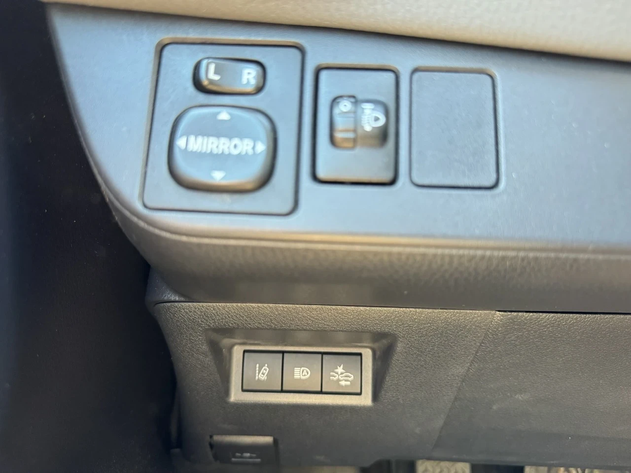 Toyota Yaris 1.5i Facelift/Multimedia/Камера, снимка 15 - Автомобили и джипове - 54942532