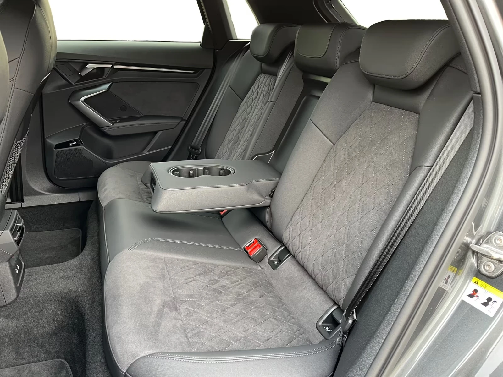 Audi Rs3 SPORTBACK/ FACE/ SONOS/ MATRIX/ HUD/ BLACK OPTIC, снимка 12 - Автомобили и джипове - 55129850
