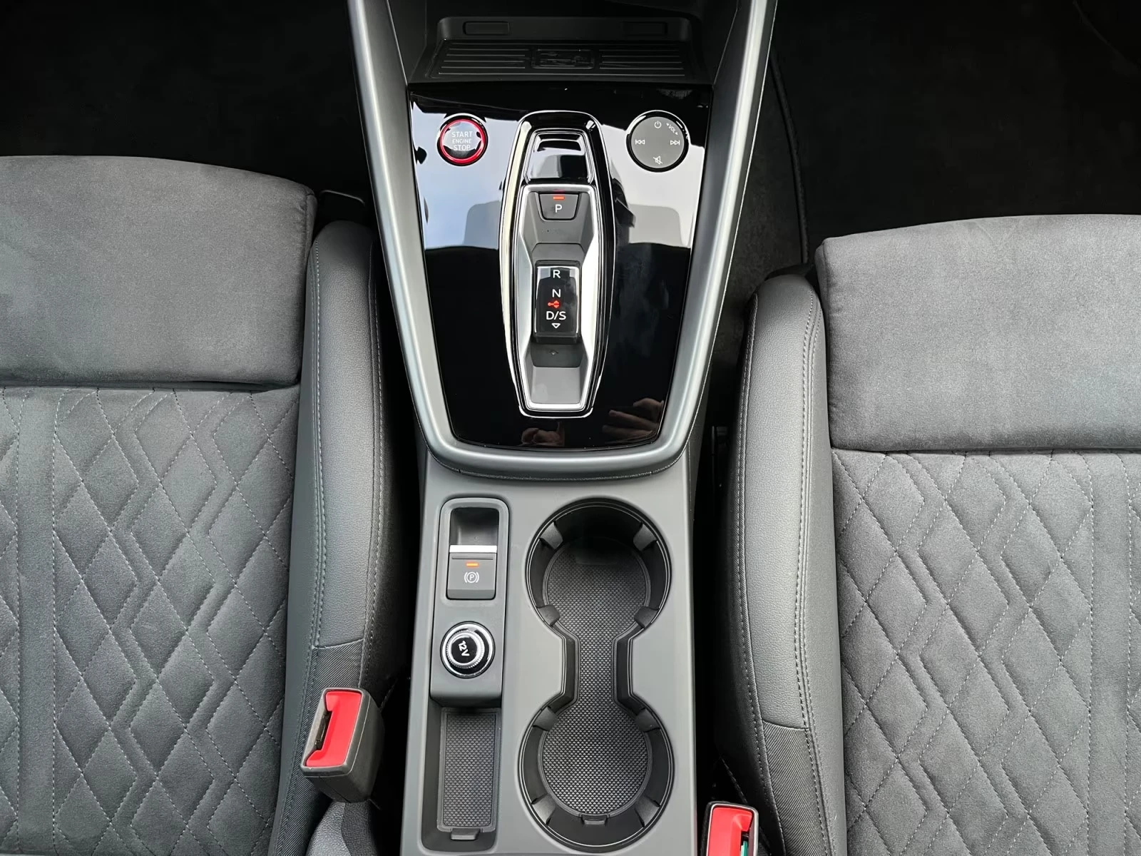 Audi Rs3 SPORTBACK/ FACE/ SONOS/ MATRIX/ HUD/ BLACK OPTIC, снимка 11 - Автомобили и джипове - 55129850
