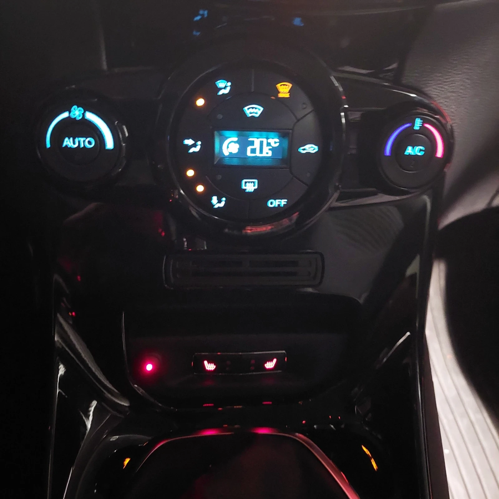 Ford Fiesta TITANIUM 1.6 TDCI, снимка 10 - Автомобили и джипове - 55130874