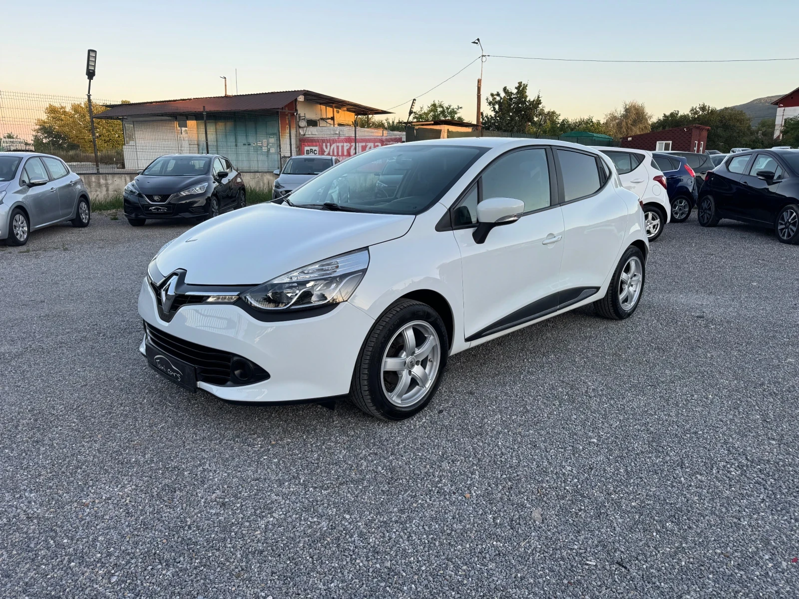 Renault Clio 0.9TCE klima EURO 6, снимка 2 - Автомобили и джипове - 55235573