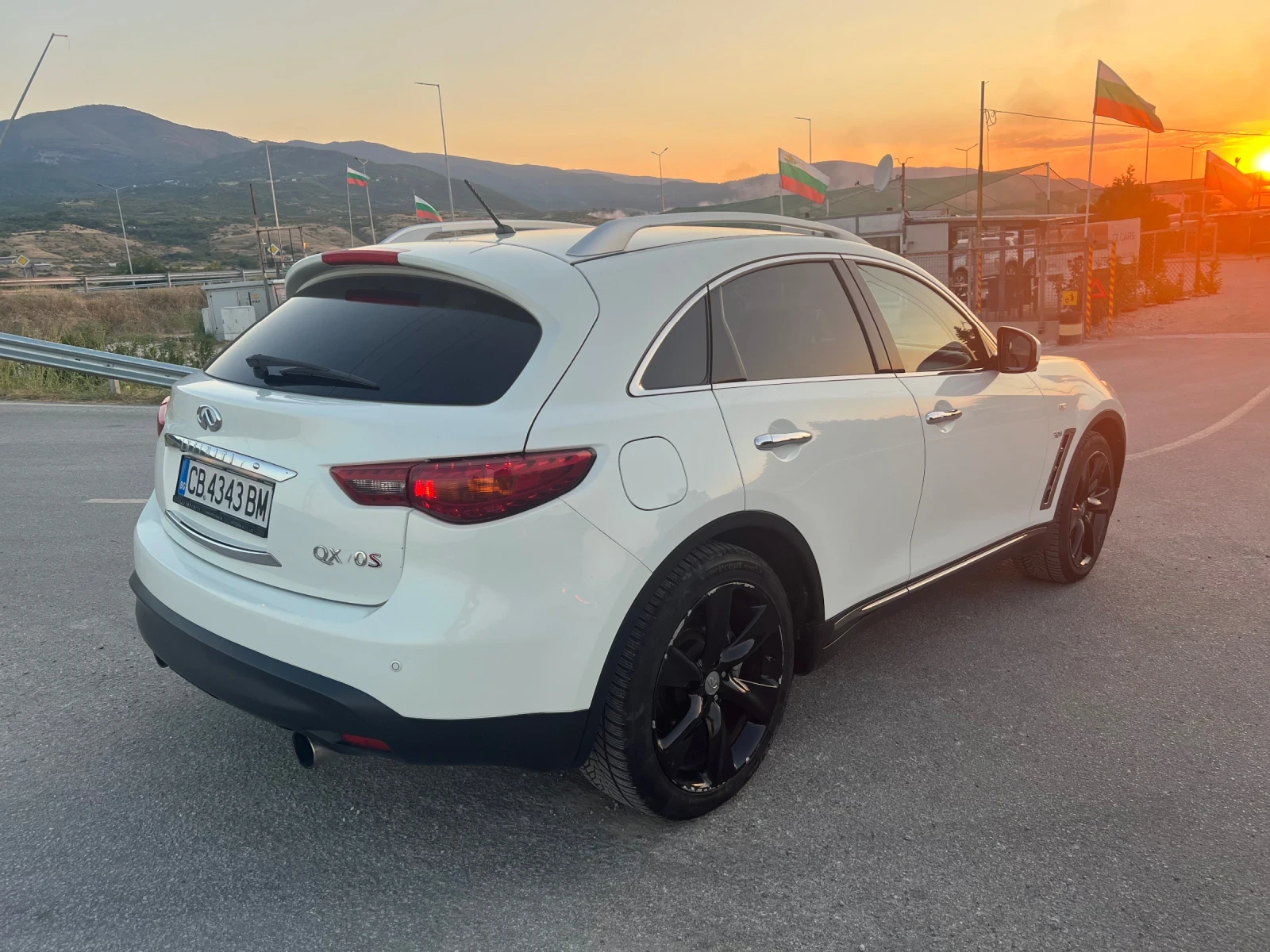 Infiniti Q70 3.0D 4x4, снимка 6 - Автомобили и джипове - 55638821