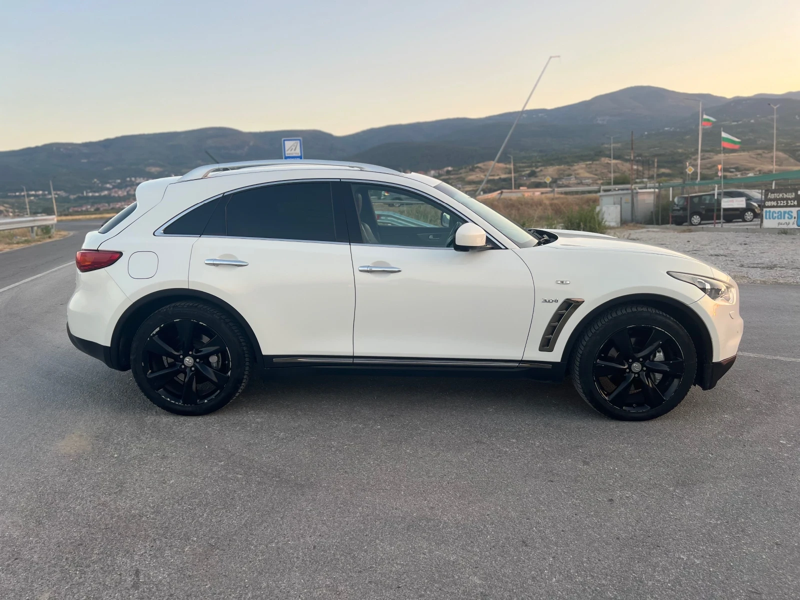 Infiniti Q70 3.0D 4x4, снимка 5 - Автомобили и джипове - 55638821