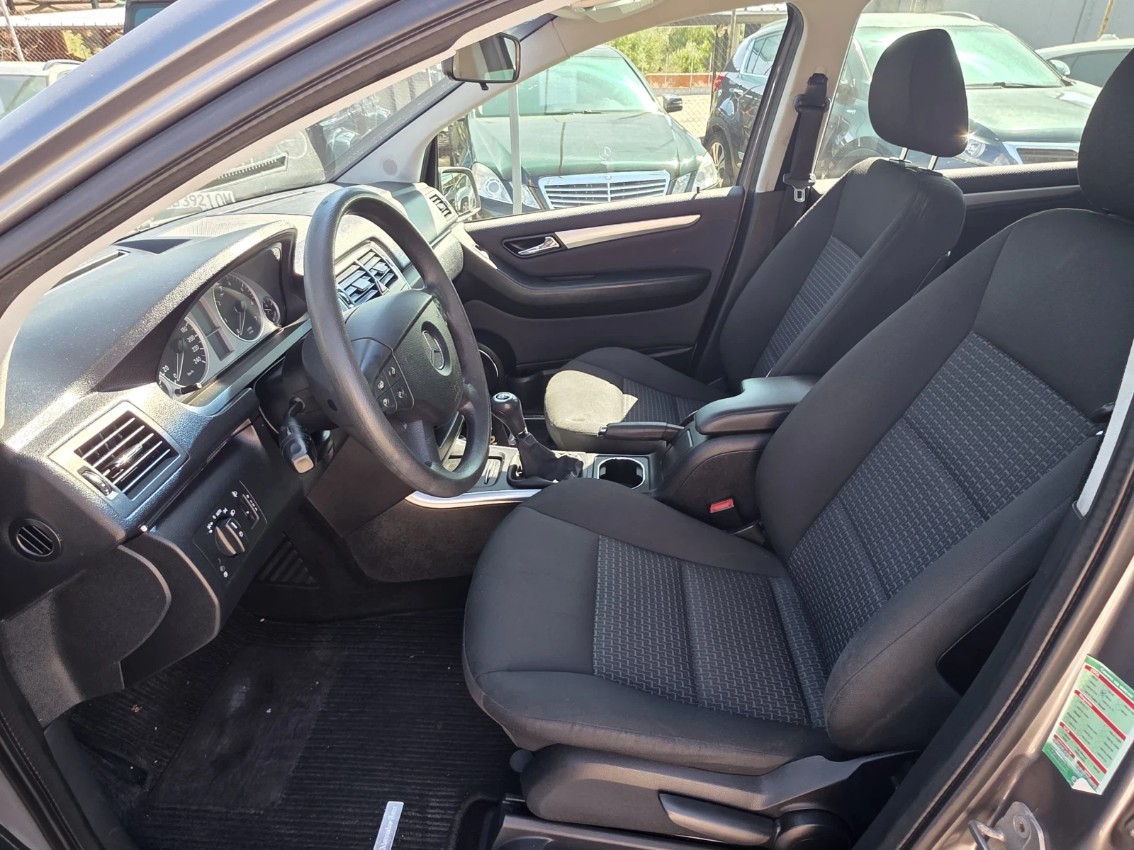 Mercedes-Benz B 180 Топ състояние лизинг , снимка 13 - Автомобили и джипове - 56116502