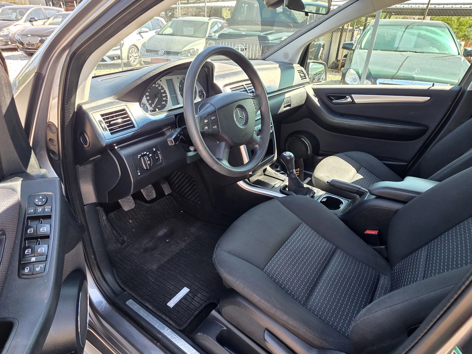 Mercedes-Benz B 180 Топ състояние лизинг , снимка 9 - Автомобили и джипове - 56116502