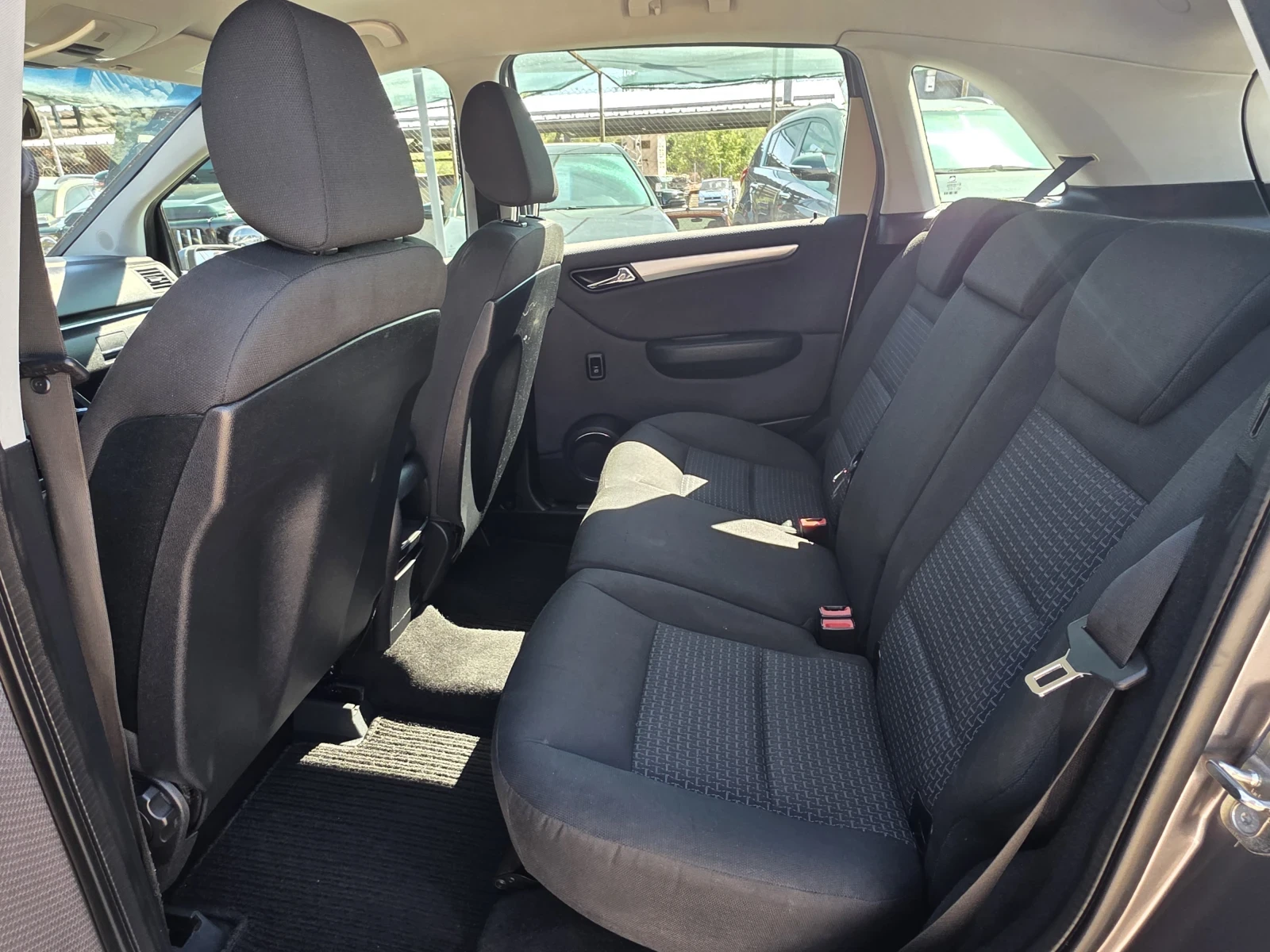 Mercedes-Benz B 180 Топ състояние лизинг , снимка 12 - Автомобили и джипове - 56116502