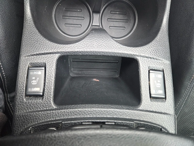 Nissan Qashqai 1.6 ПЕРФЕКТЕН Keyless ПАНОРАМА КАМЕРА 360 КОЖА ПОД, снимка 17 - Автомобили и джипове - 52576675