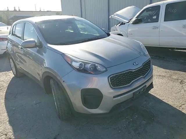 Kia Sportage 2.4L 4 Front-wheel Drive, снимка 9 - Автомобили и джипове - 49191781