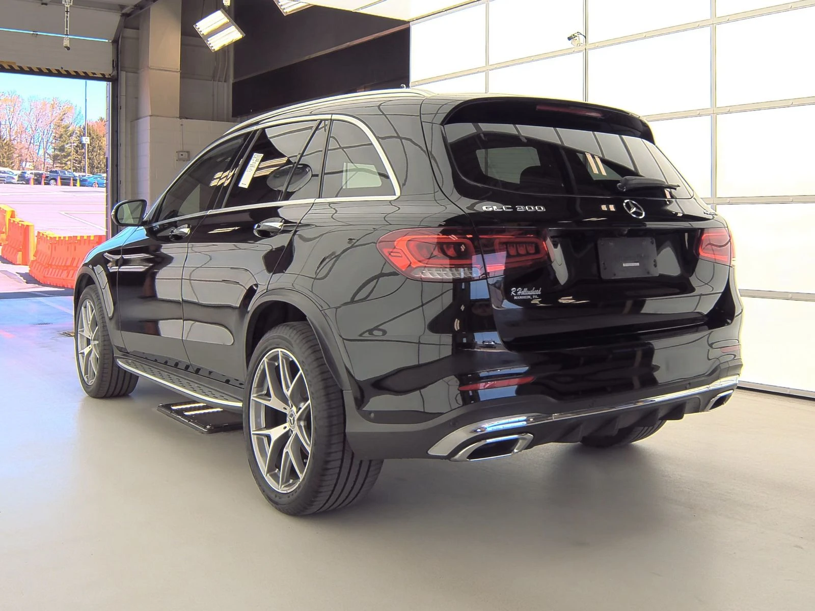Mercedes-Benz GLC 300 AMG-Line* 4MATIC* Burmester* Virtual* Ambient* 360 - изображение 6