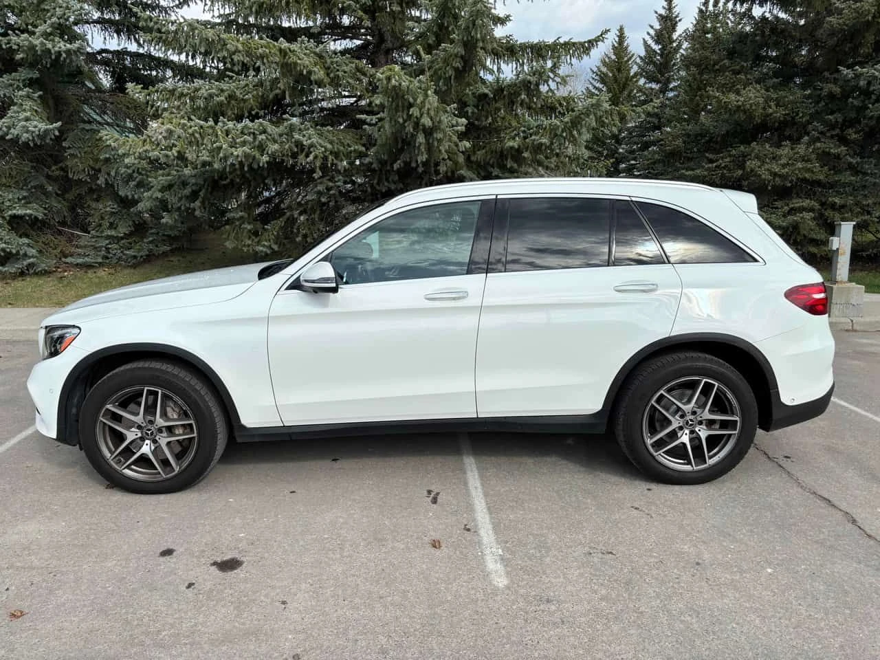 Mercedes-Benz GLC 300 4MATIC* DISTRONIC* 360КАМЕРИ* ПАНОРАМА* , снимка 2 - Автомобили и джипове - 54666739