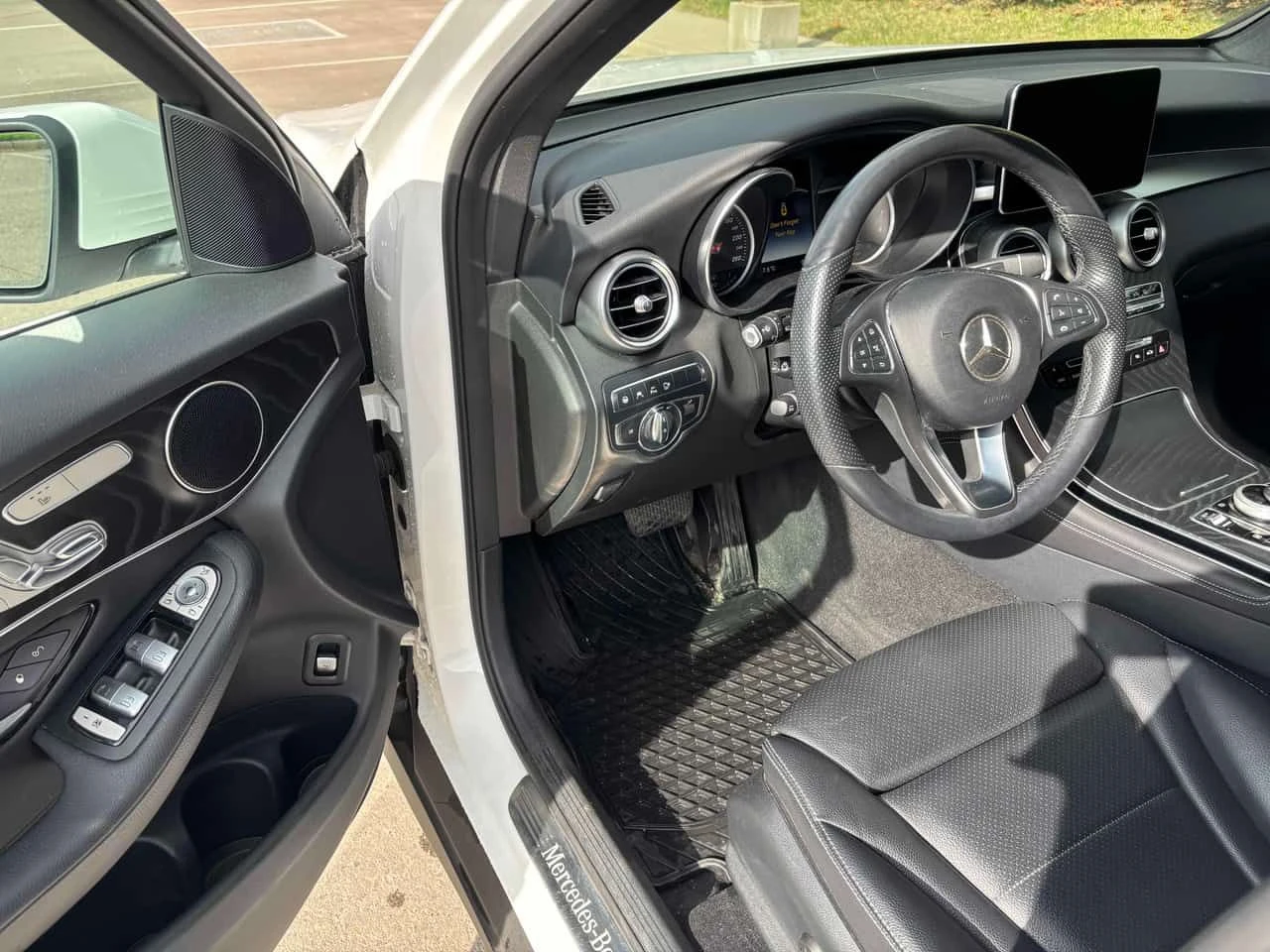 Mercedes-Benz GLC 300 4MATIC* DISTRONIC* 360КАМЕРИ* ПАНОРАМА* , снимка 5 - Автомобили и джипове - 54666739