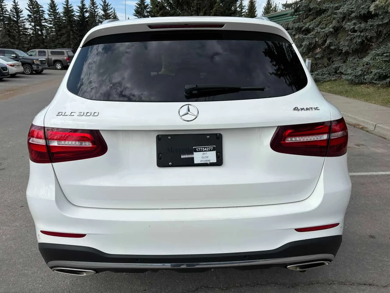 Mercedes-Benz GLC 300 4MATIC* DISTRONIC* 360КАМЕРИ* ПАНОРАМА* , снимка 4 - Автомобили и джипове - 54666739