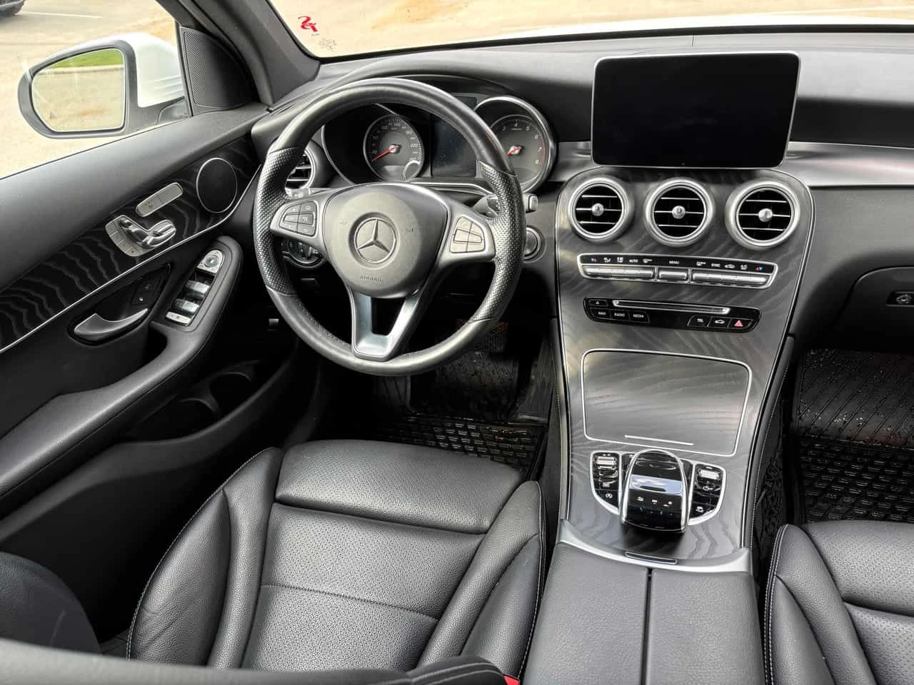 Mercedes-Benz GLC 300 4MATIC* DISTRONIC* 360КАМЕРИ* ПАНОРАМА* , снимка 15 - Автомобили и джипове - 54666739