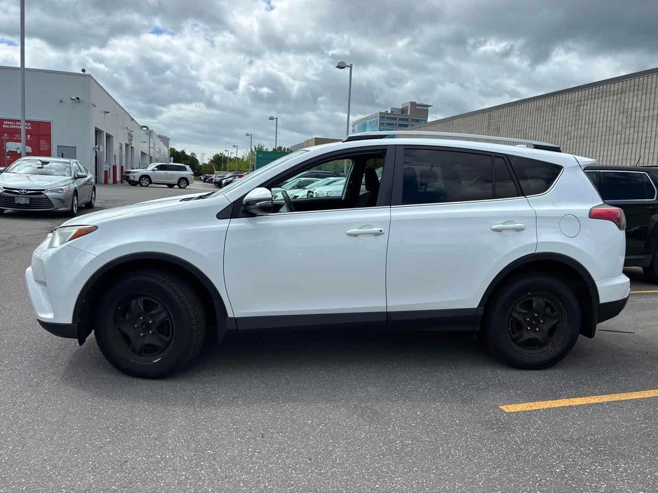 Toyota Rav4 * LE * CARFAX * ЦЕНА ДО БГ, снимка 3 - Автомобили и джипове - 55299047