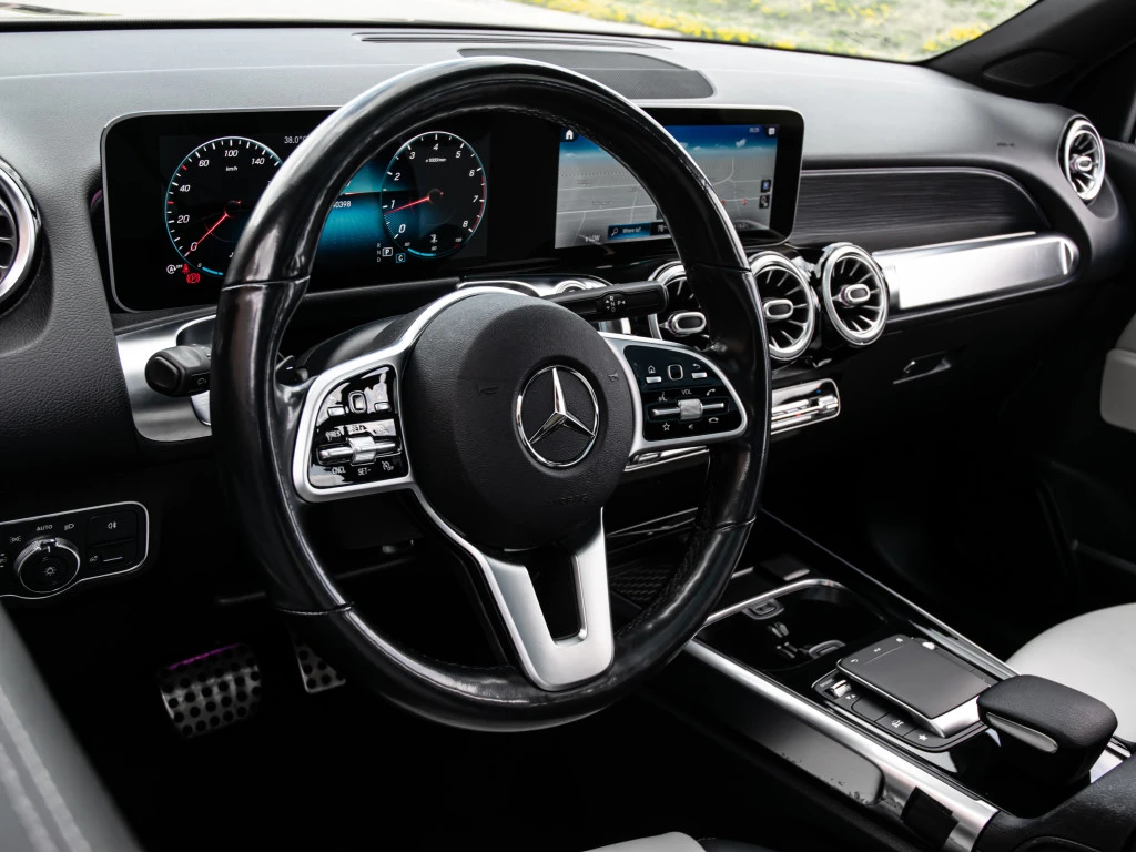 Mercedes-Benz GLB 250 AMG PK* МЪРТВА ТОЧКА* PANO* AMBIENT* КРАЙНА ЦЕНА, снимка 6 - Автомобили и джипове - 55562561