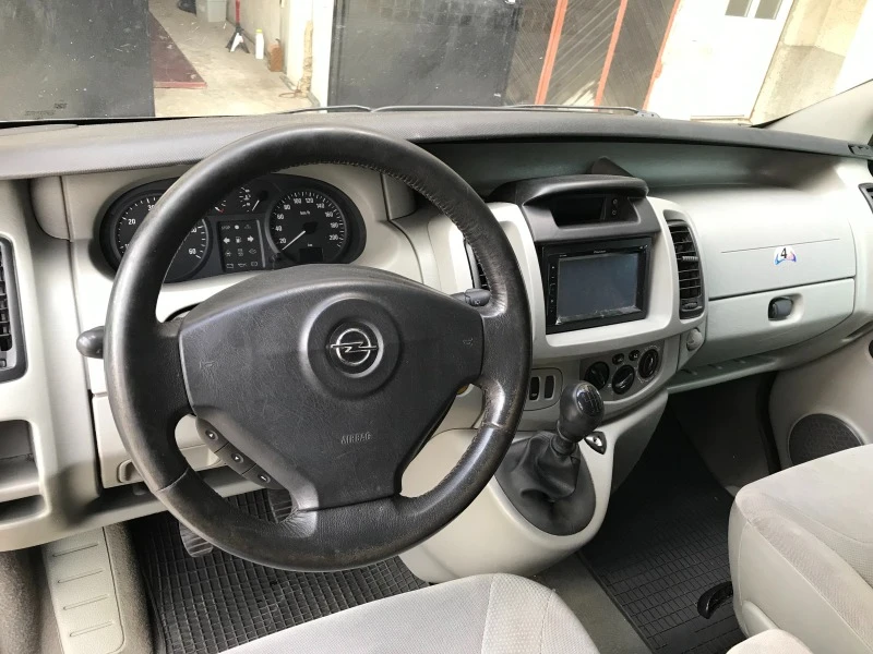 Opel Vivaro 2.5CDTI 7+ 1, снимка 11 - Бусове и автобуси - 47467453