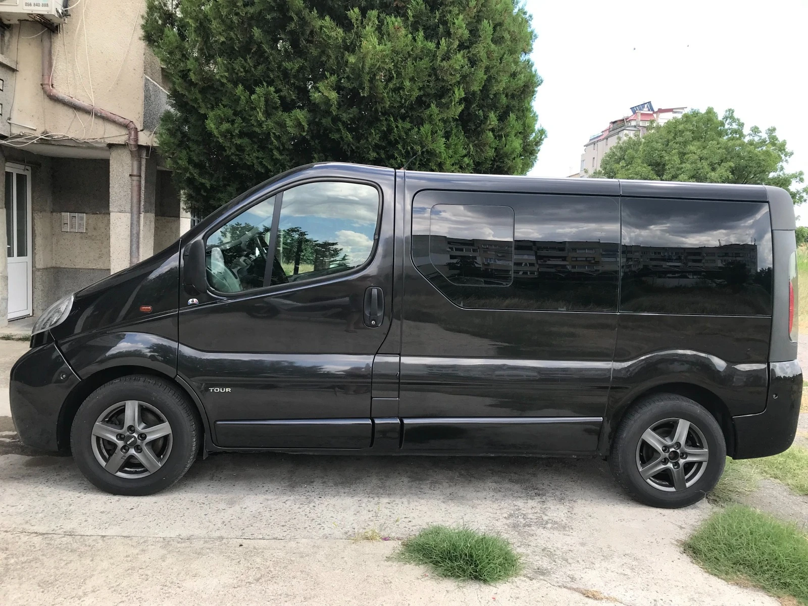 Opel Vivaro 2.5CDTI 7+ 1 - изображение 2