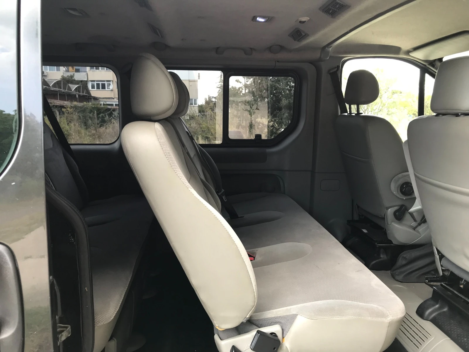 Opel Vivaro 2.5CDTI 7+ 1 - изображение 9