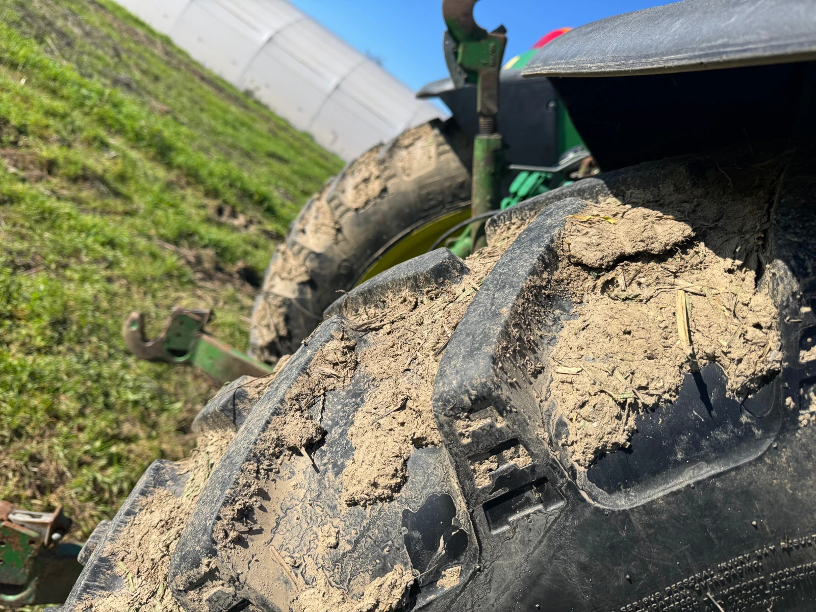 Трактор John Deere 6 - изображение 8