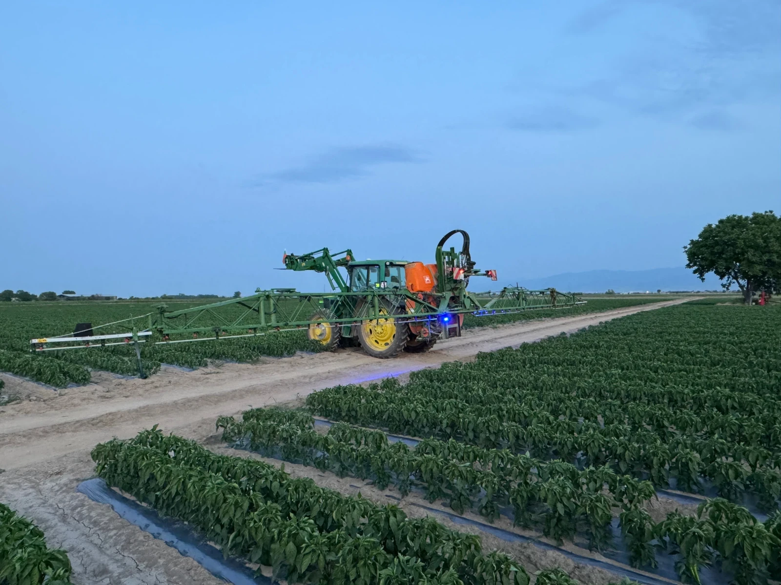 Трактор John Deere 6 - изображение 9