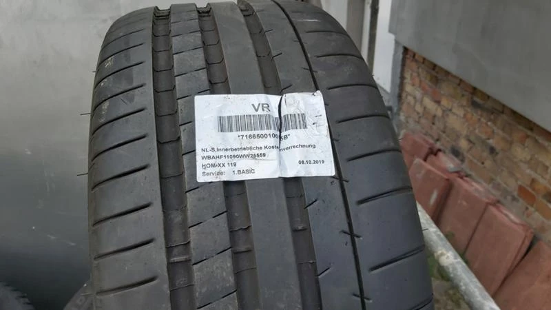 Гуми Летни 255/35R19, снимка 1 - Гуми и джанти - 28767705