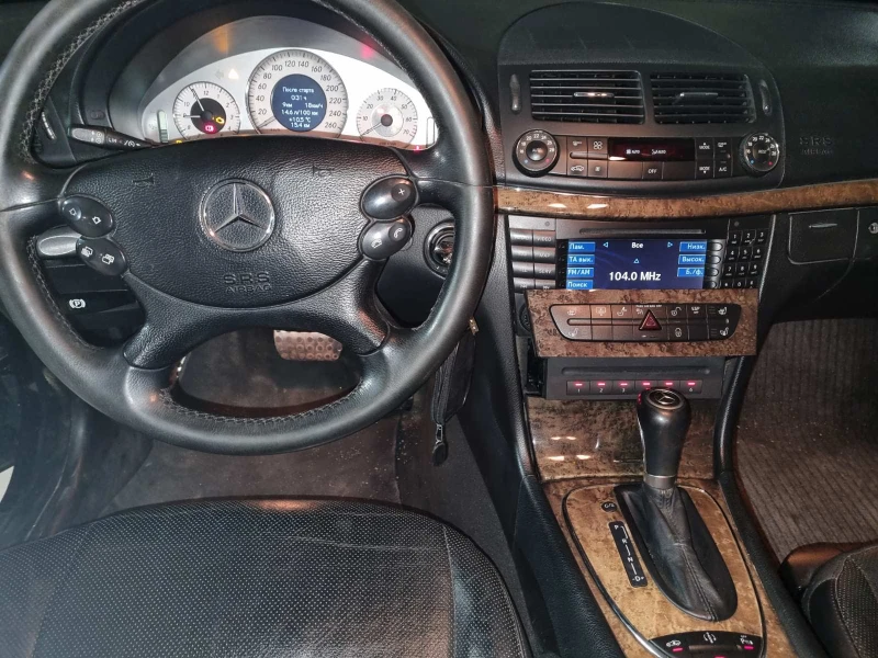 Mercedes-Benz E 350 4-MATIC ГАЗ/БЕНЗИН, снимка 9 - Автомобили и джипове - 47496202