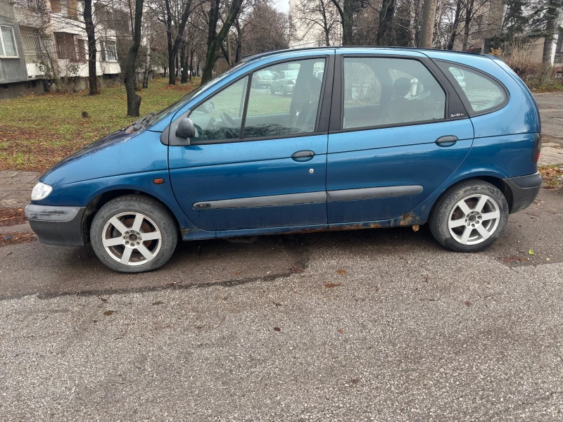 Renault Scenic, снимка 2 - Автомобили и джипове - 48209118