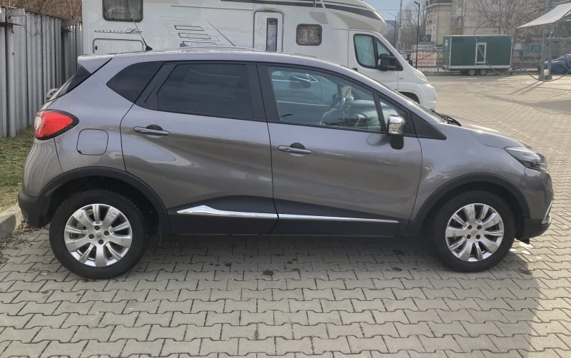 Renault Captur, снимка 2 - Автомобили и джипове - 48851804