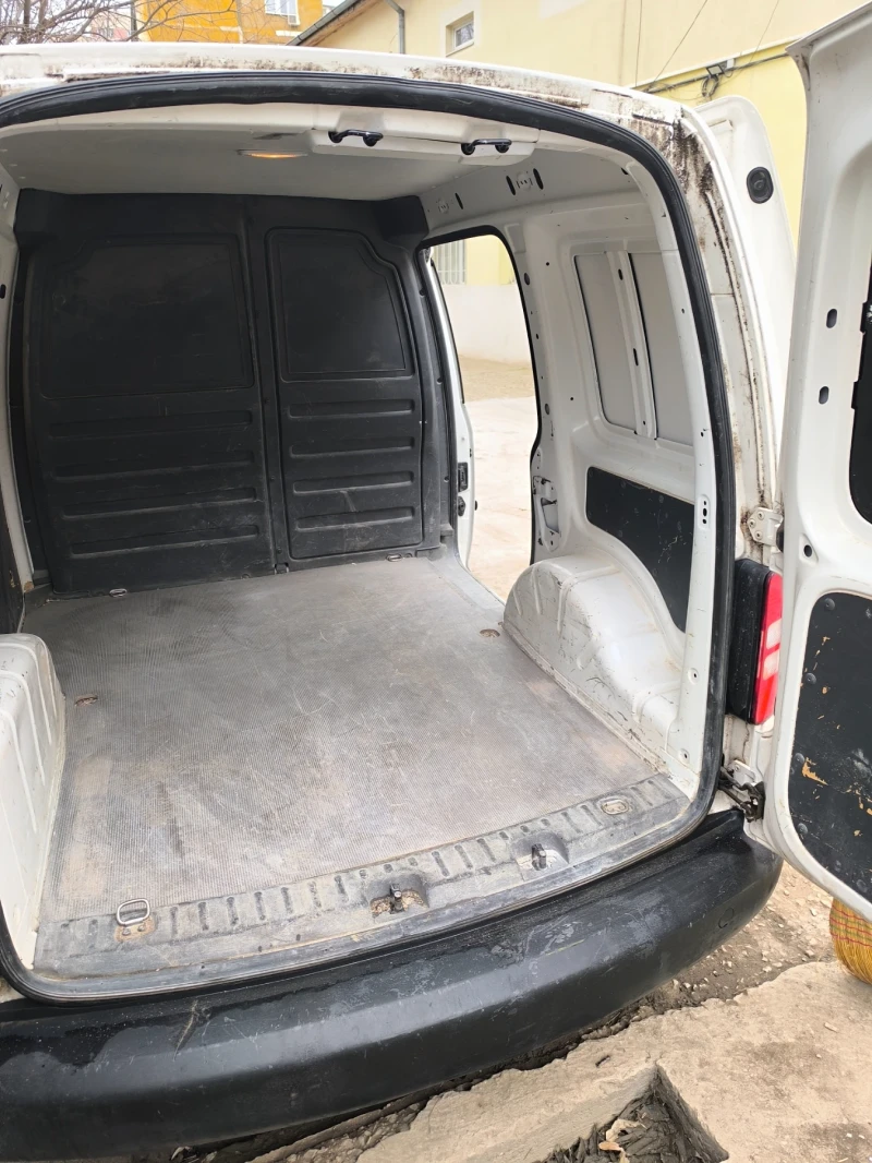 VW Caddy 1.6 TDI, снимка 9 - Автомобили и джипове - 53493241