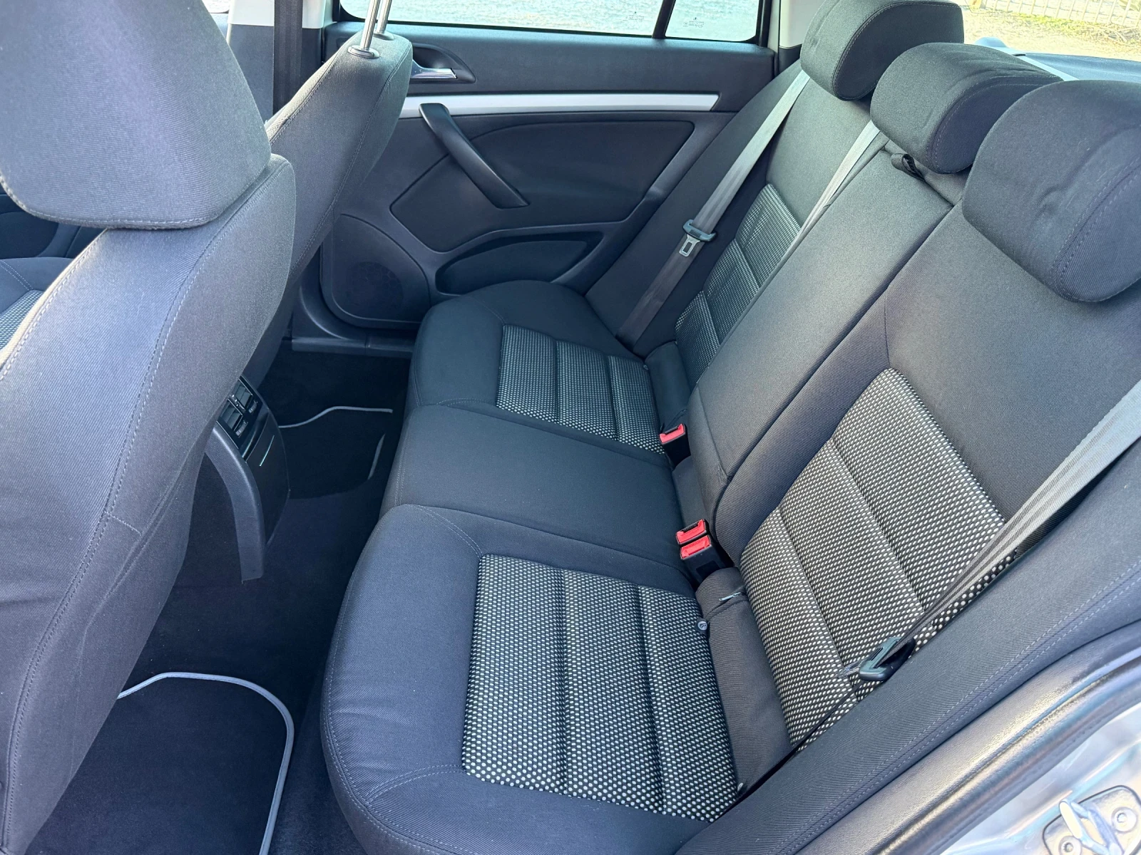 Skoda Octavia 2.0TDI-SCOUT4X4 - изображение 8