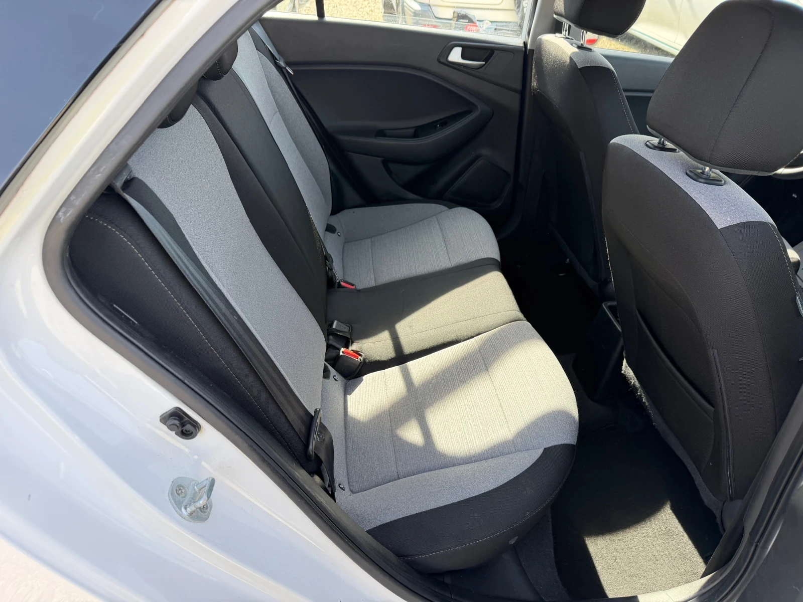 Hyundai I20 1.2i/85hp/SERVICE BOOK/EVRO6/ | Mobile.bg � ����������� 11