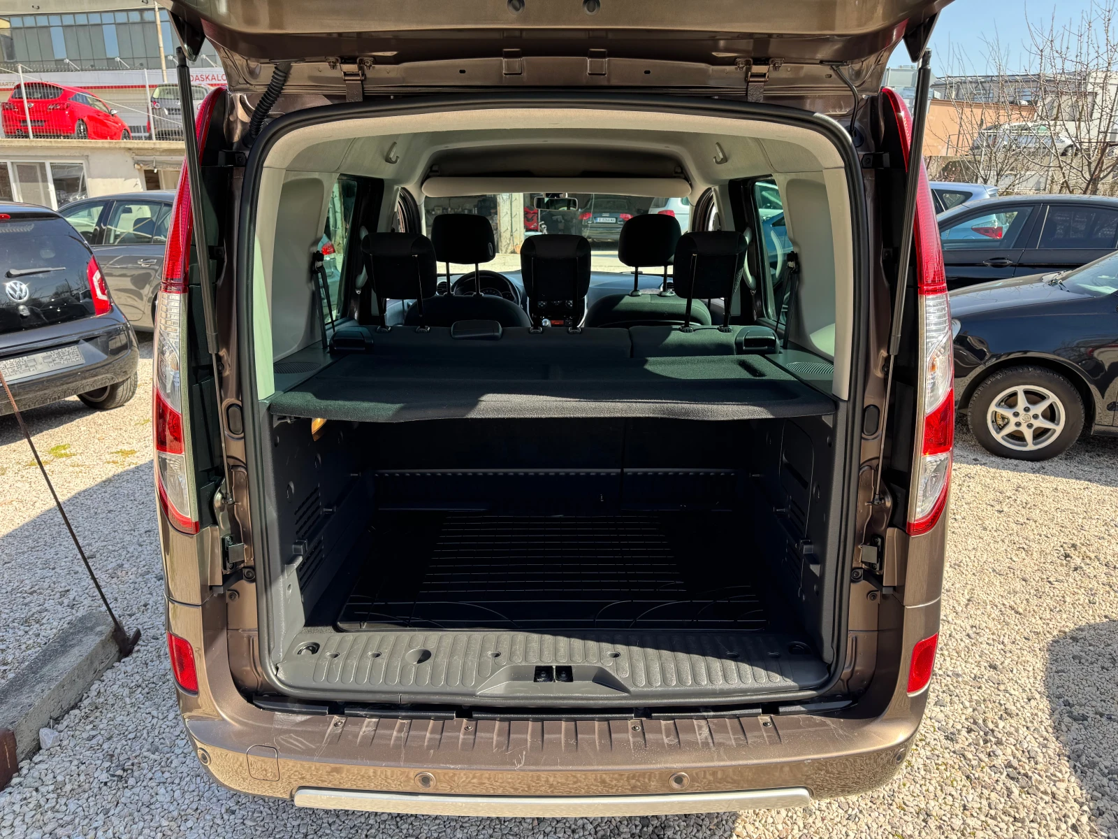 Renault Kangoo ЕURO-6, снимка 12 - Автомобили и джипове - 53845333