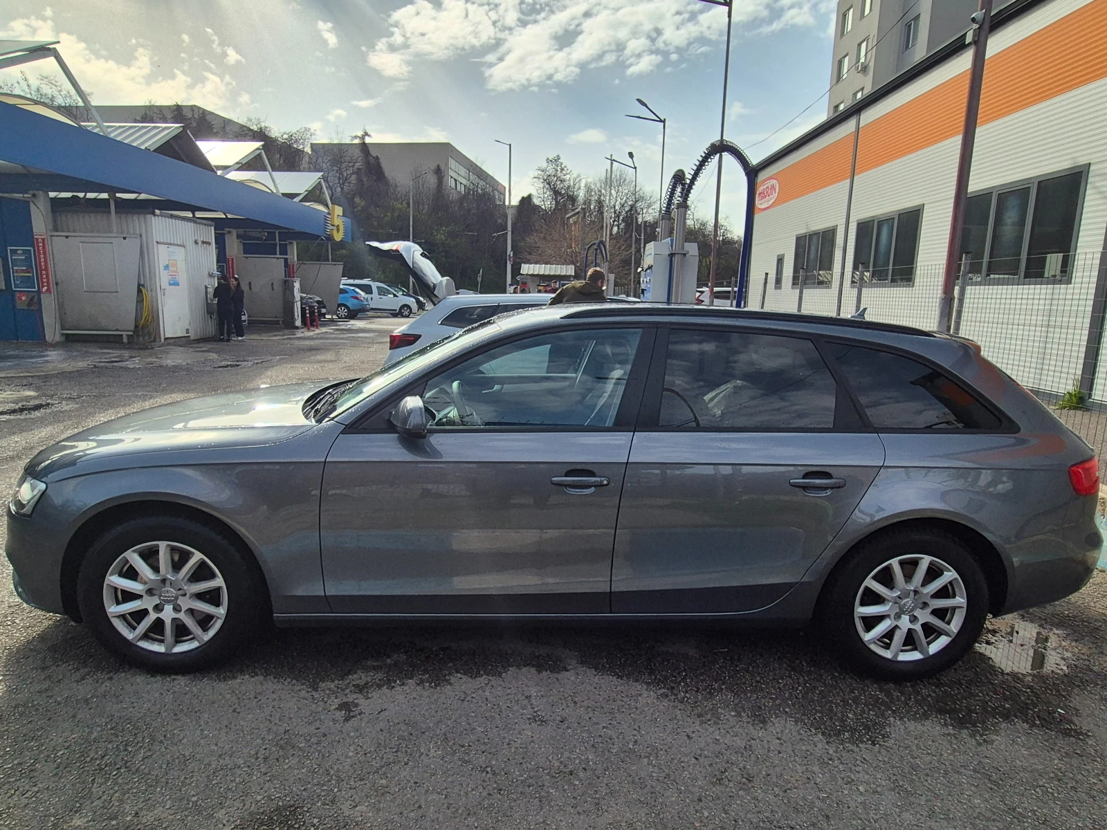 Audi A4 B8.5 Facelift/2.0 TDI/129 000 km/Собственик, снимка 4 - Автомобили и джипове - 53978805